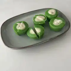 green pandan cake with white filling