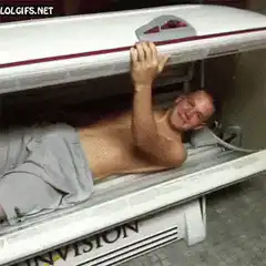 Man gets crushed by tanning bed lid