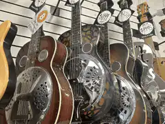 Briz Loan & Guitar store interior