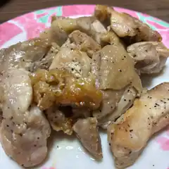 cooked chicken pieces on plate