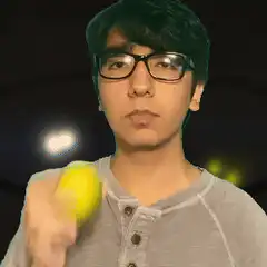 Man holding a green apple