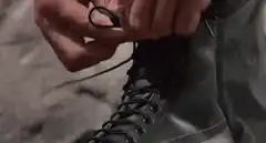 Arnold Schwarzenegger preparing gear