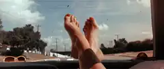 feet up on dashboard driving