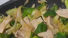stir-fried pork with green peppers and cabbage