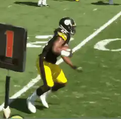 Steelers player dodges tackle