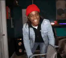Wiz Khalifa falls over laughing