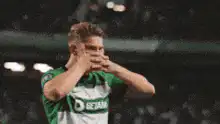 Kevin De Bruyne kissing hands