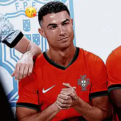 Cristiano Ronaldo clapping with kiss emoji