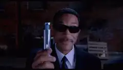Will Smith activates neuralyzer