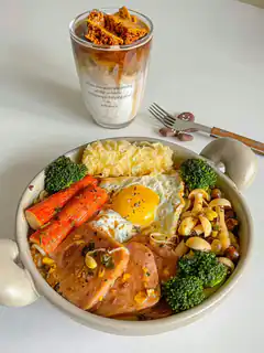 delicious bowl of food with egg and ham