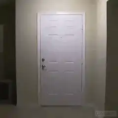 Big Bird opens door