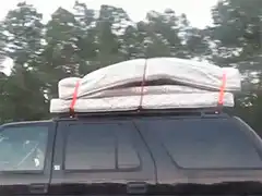 Mattress bouncing on car roof