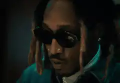 Snoop Dogg looking cool in sunglasses