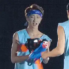 Man with water guns gets sprayed