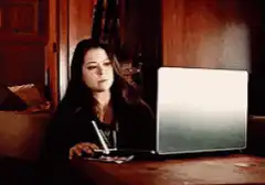 Olivia Pope closes laptop