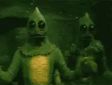 Two green aliens blinking