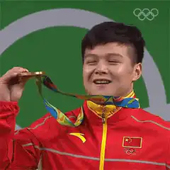 Chinese Olympic athlete bites gold medal