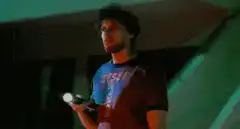 Man shoots lightning from hand at crowd