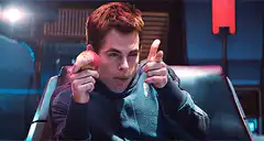 Chris Pine as Kirk eating an apple