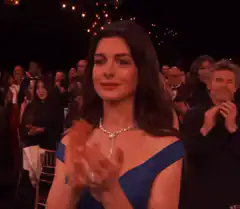 Anne Hathaway clapping at an awards show