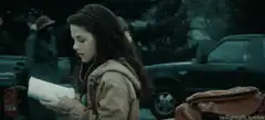 Bella Swan reading a letter