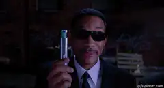 Will Smith activates neuralyzer