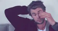Chris Hemsworth facepalm