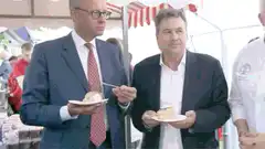 Bill Clinton drops his plate of food