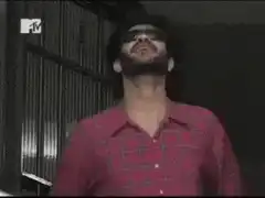 Man in sunglasses says FODA-SE!
