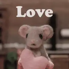 Felt mouse holding heart