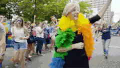 Elizabeth Warren dancing at Pride parade