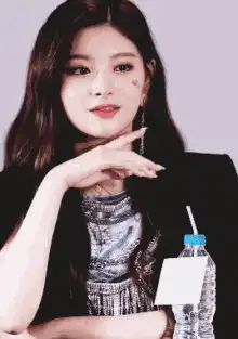 Wonyoung posing with hand on chin