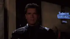 Arnold Schwarzenegger puts on star sunglasses