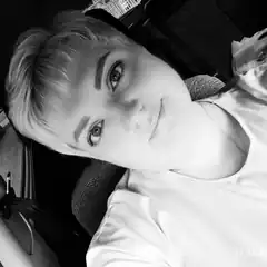 black and white selfie girl