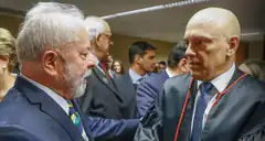 Lula and Alexandre de Moraes talking