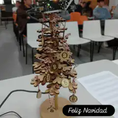 Bitcoin Christmas tree and presentation