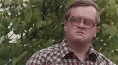 Eddie Izzard squinting