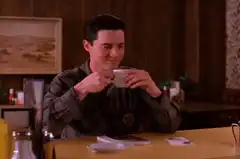 Twin Peaks Agent Cooper drinks coffee