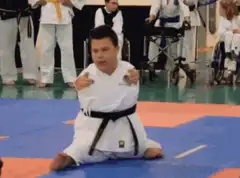 Boy with no legs does karate spin