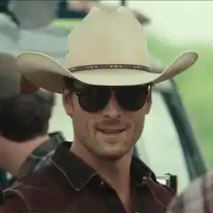 Chris Hemsworth cowboy hat sunglasses