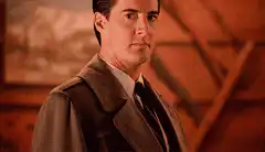 Dale Cooper gives a thumbs up
