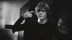 Evan Peters pointing to his head