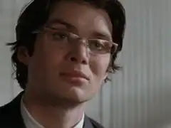 Cillian Murphy takes off glasses
