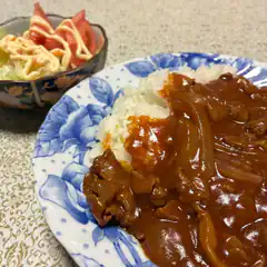 beef curry rice with salad