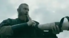 Ragnar Lothbrok blows a horn