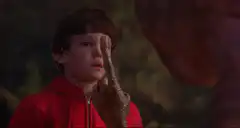 E.T. touches Elliott's forehead