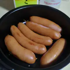 sausages in black pot