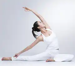 woman doing yoga splits