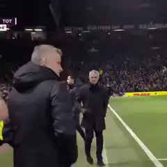 Jose Mourinho grabs Ole Gunnar Solskjaer's collar