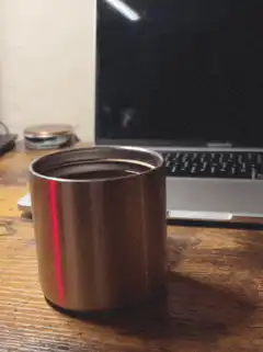 laser pointer on coffee cup